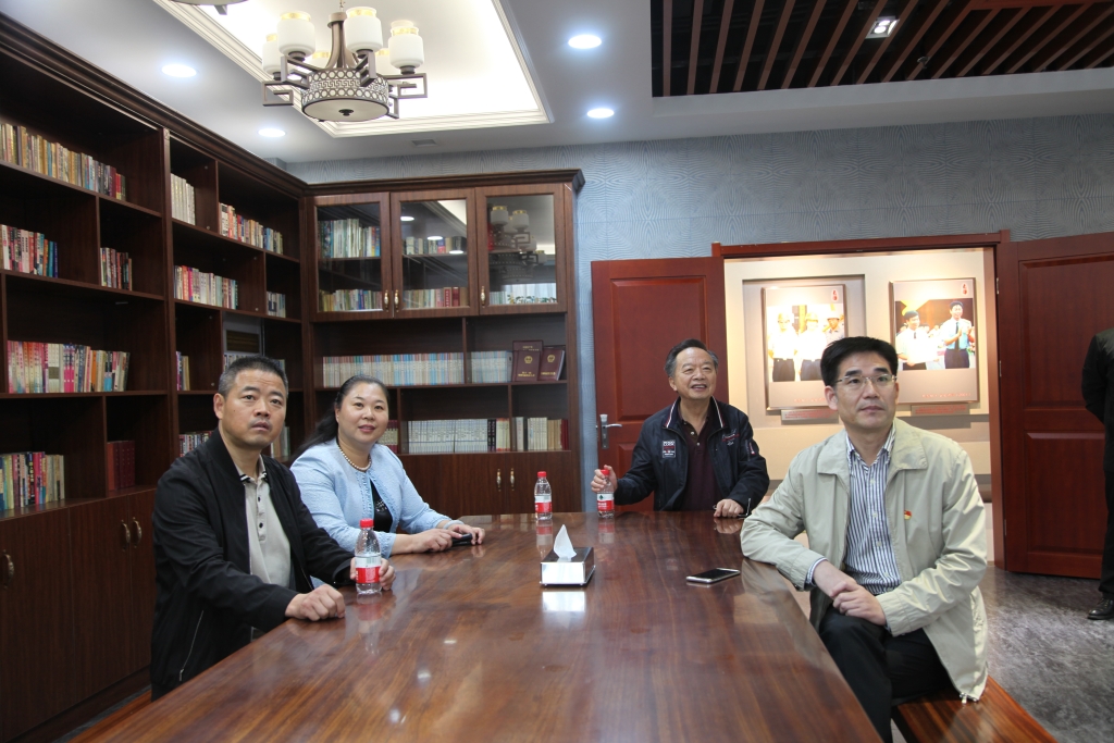 2019年10月11日，連云港市退役軍人事務(wù)局王永仕局長一行到1號樓參觀展館